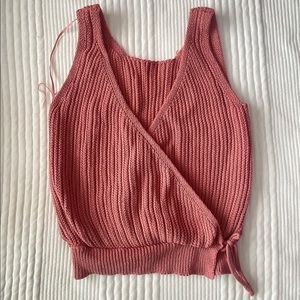 Pink top, it fits like an XS even though it’s a S because it shrunk.